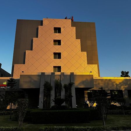 Отель Lords Plaza Ankleshwar Экстерьер фото