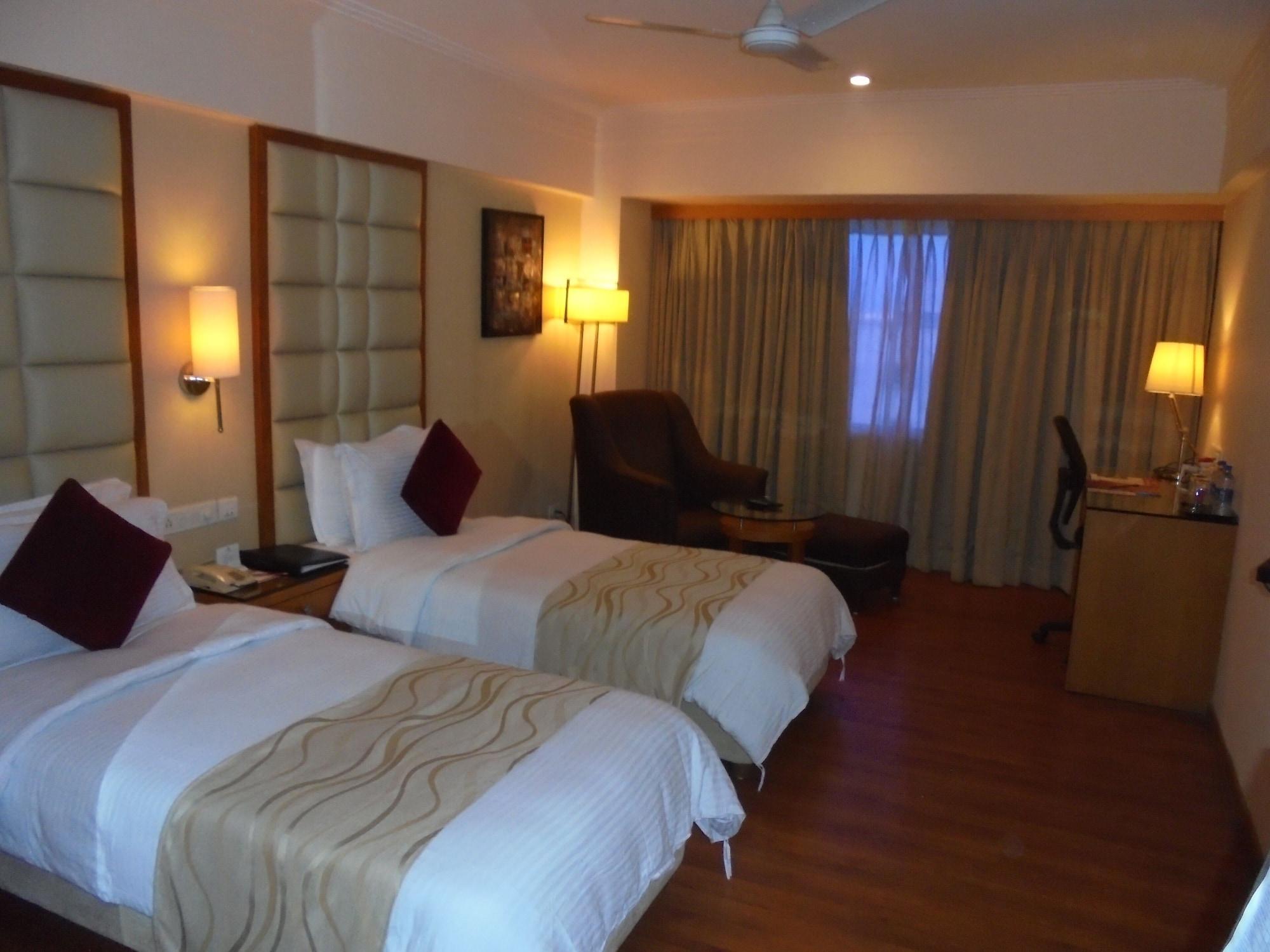 Отель Lords Plaza Ankleshwar Экстерьер фото