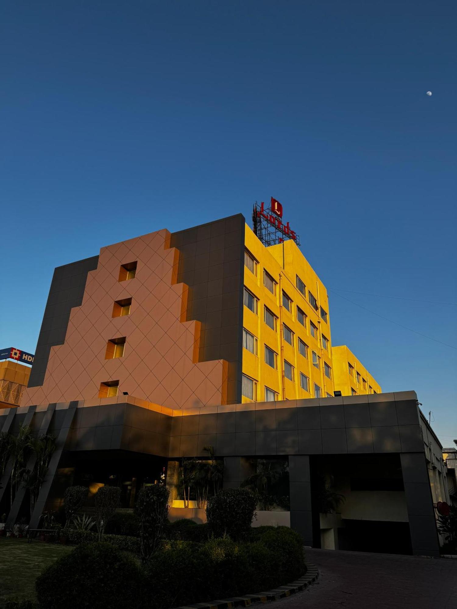 Отель Lords Plaza Ankleshwar Экстерьер фото