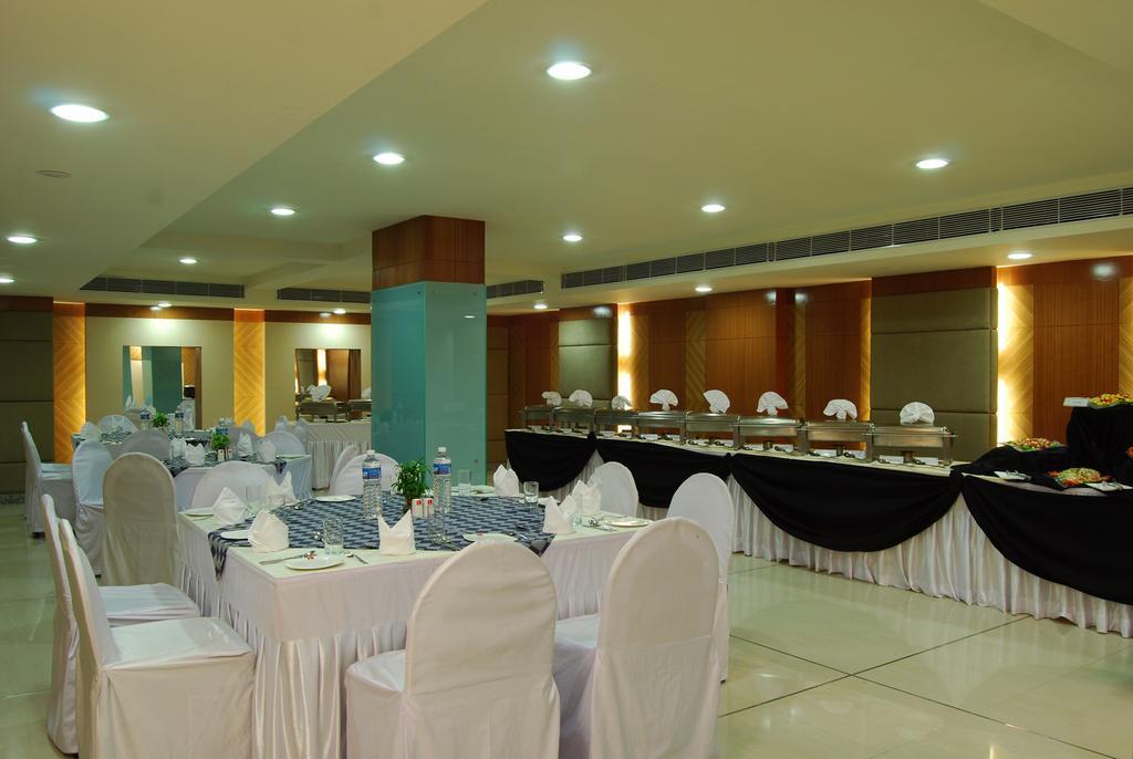 Отель Lords Plaza Ankleshwar Экстерьер фото